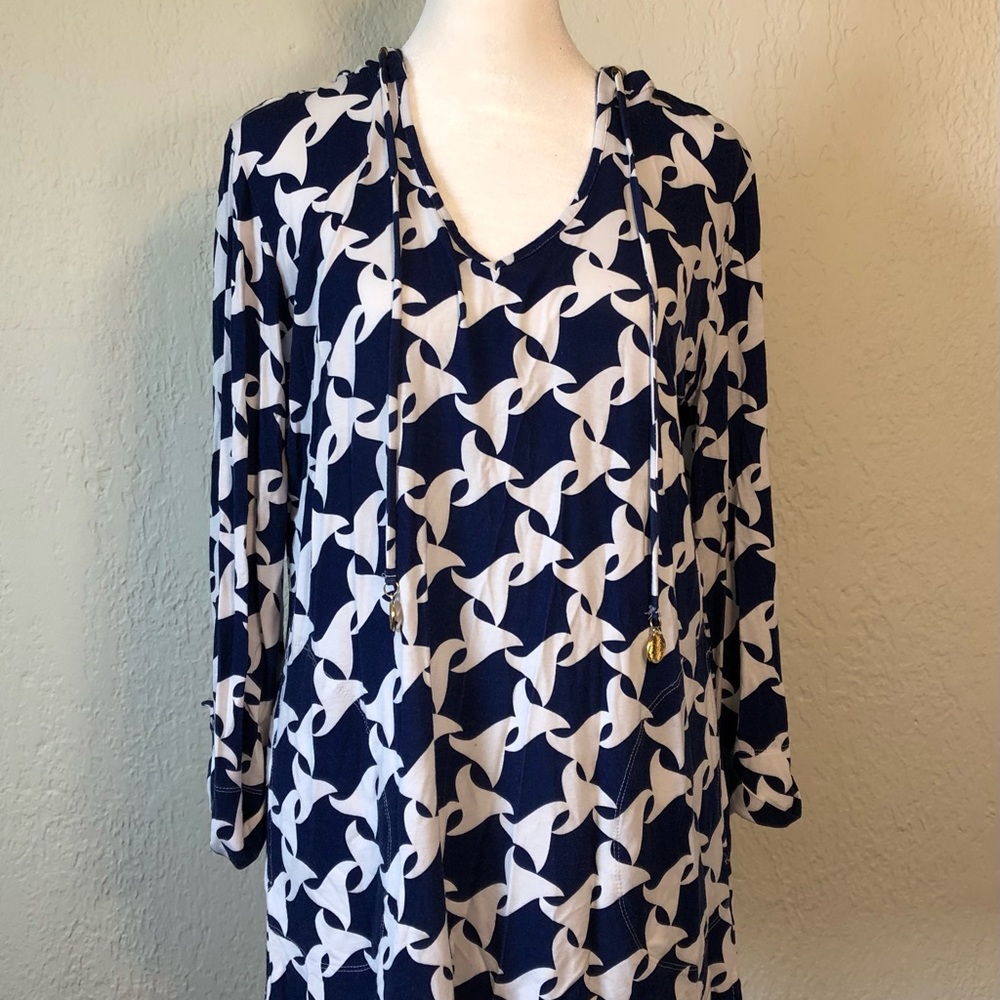 Lightweight geometric hoodie, with pockets